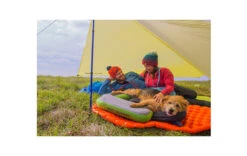 Sea To Summit Aeros Premium Deluxe Pillow -Sea To Summit Sea to Summit Aeros Premium Deluxe Pillow Lifestyle 3d4ad510 c638 4fe3 ac8f 796f4eaf478d